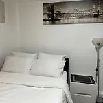 Stylish 1Br Apt W Fireplace & High-Speed Wifi