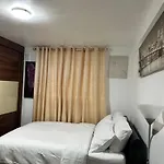 Stylish 1Br Apt W Fireplace & High-Speed Wifi