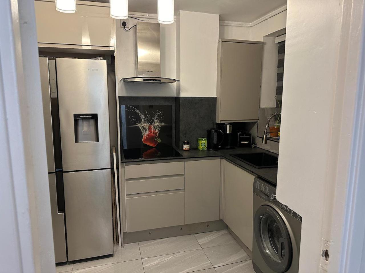 Stylish 1br W Fireplace & High-speed Wifi Appartamento *