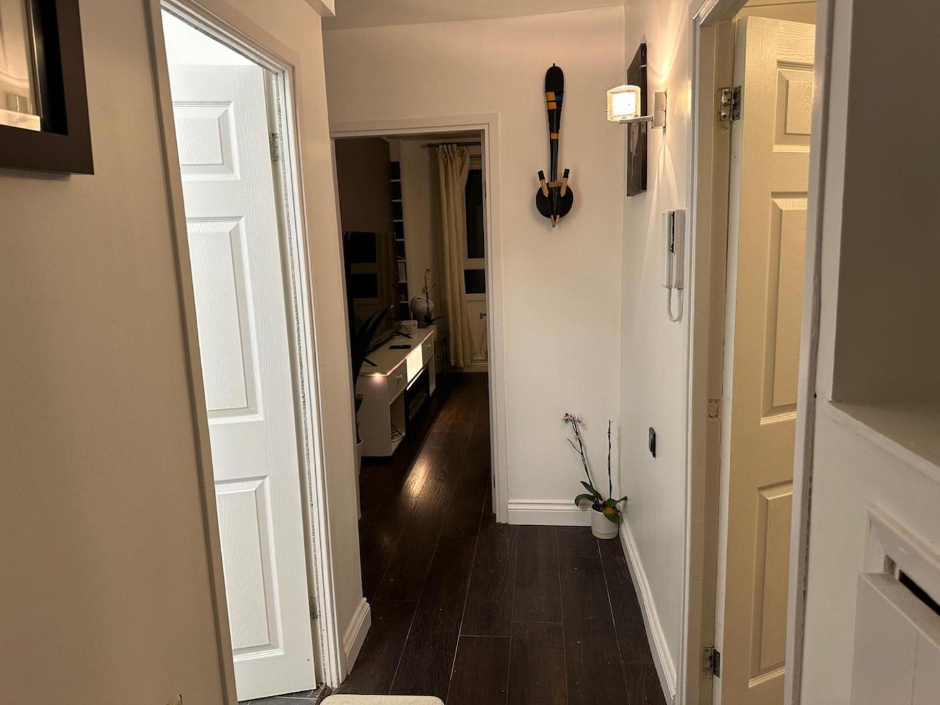 Stylish 1br W Fireplace & High-speed Wifi Appartamento