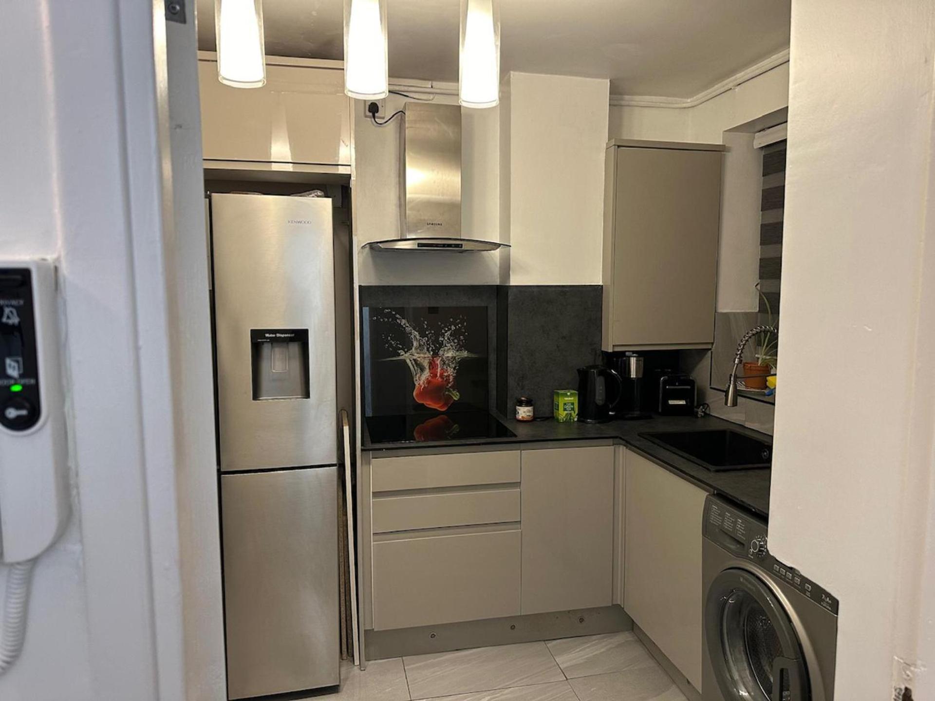 Stylish 1br W Fireplace & High-speed Wifi Appartamento