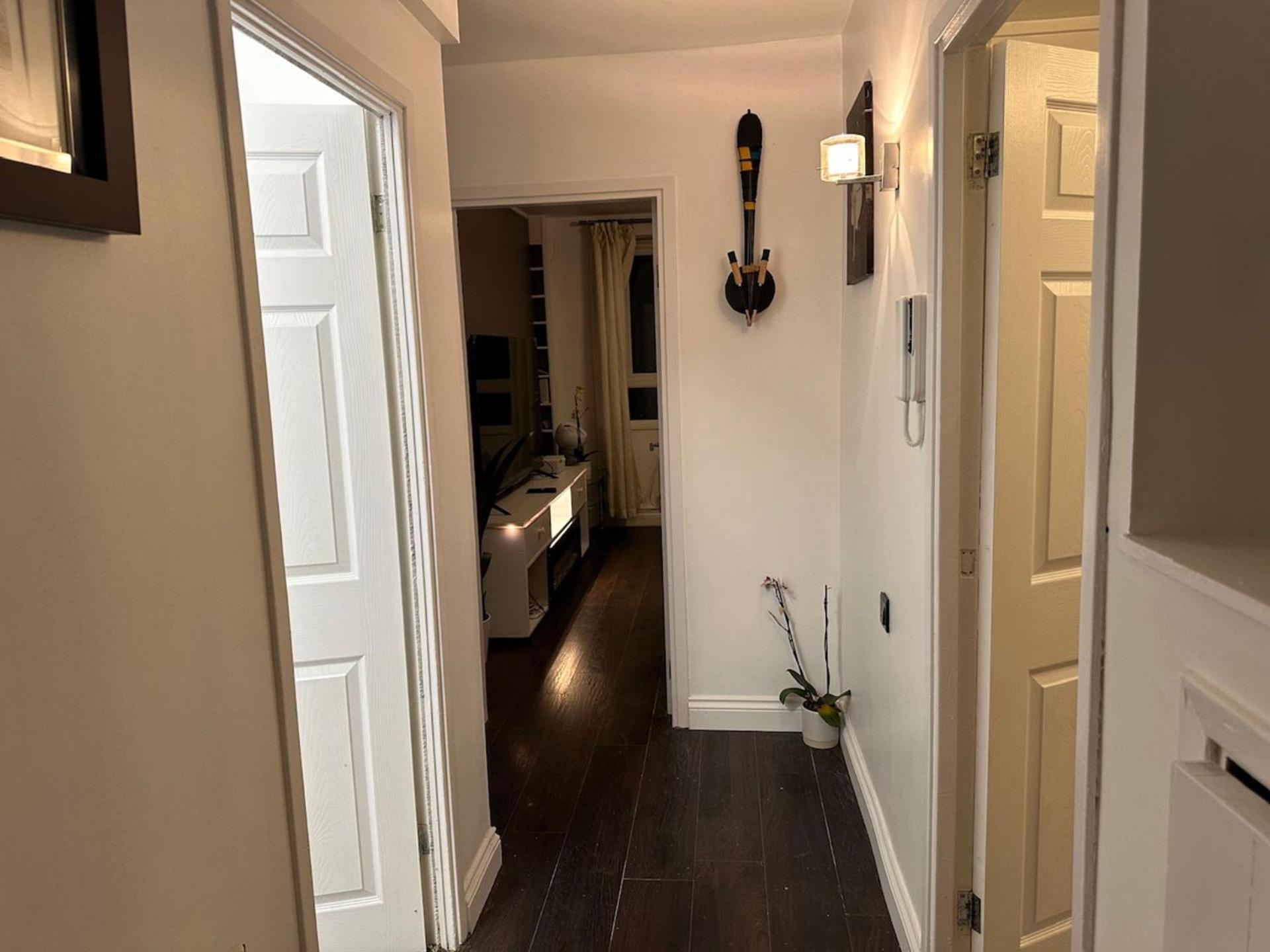 Stylish 1br W Fireplace & High-speed Wifi Appartamento