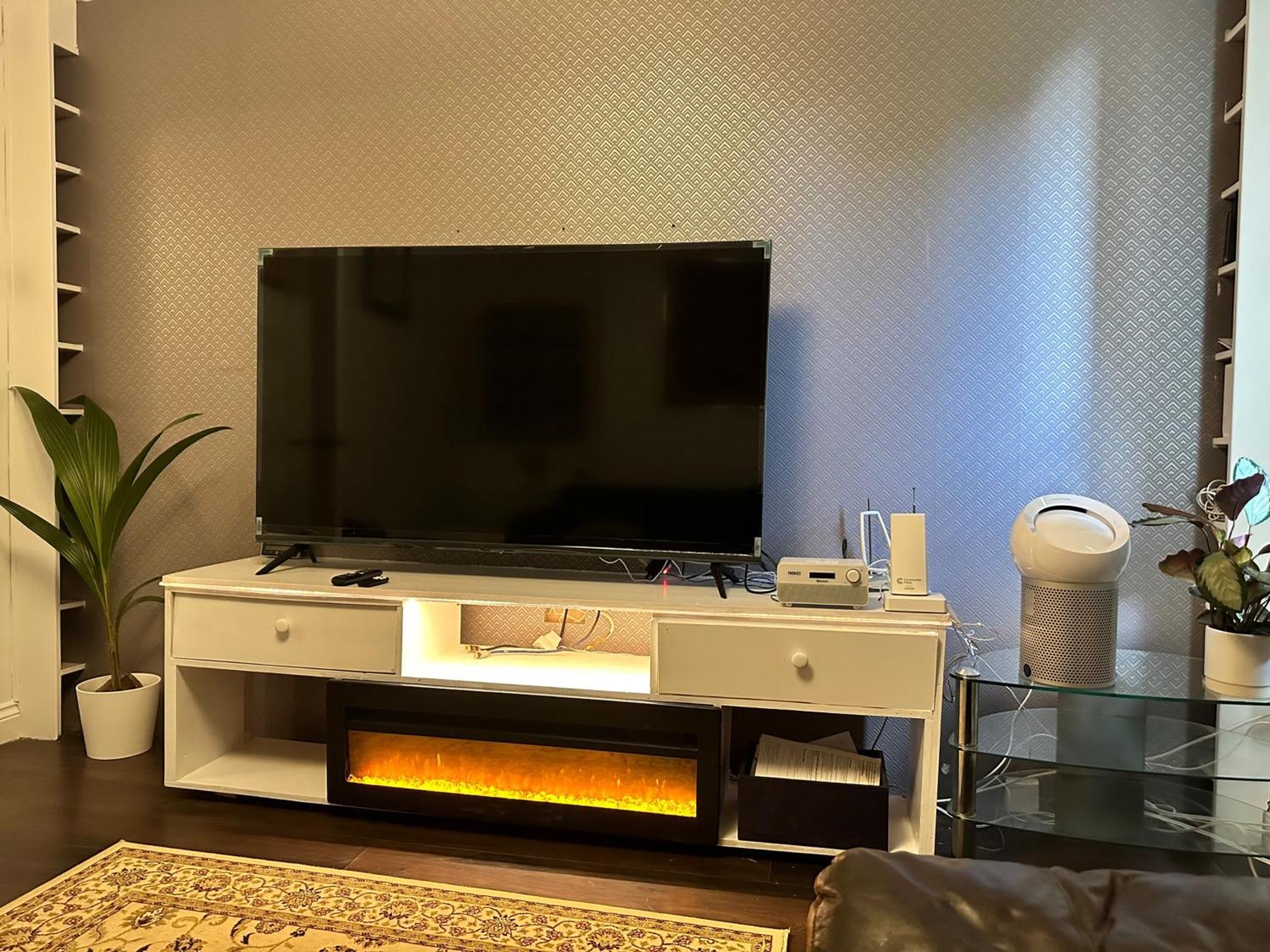 Stylish 1br W Fireplace & High-speed Wifi Appartamento *